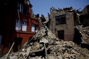 A man collects his belongings from houses damaged by earthquake in Bhaktapur, Nepal, April 27, 2015. (Xinhua/Pratap Thapa)