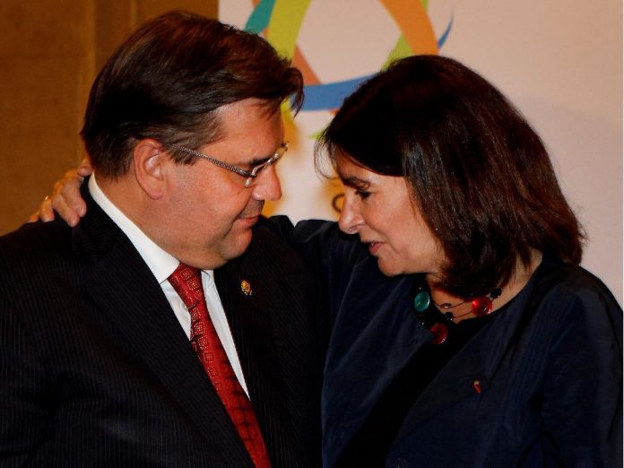 Montreal-mayor-Denis-Coderre-speaks-with-Anne-Hidalgo-mayor-of-Paris-in-Montreal