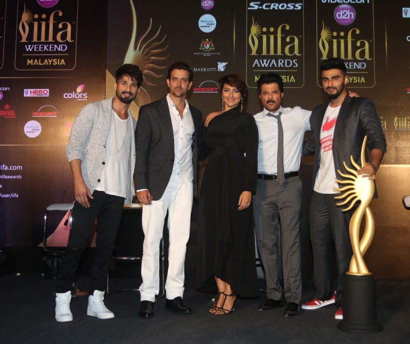 Shahid Kapoor, Hrithik Roshan, Sonakshi Sinha, Anil Kapoor and Arjun Kapoor. (Photo credit Wizcraft International Entertainment)