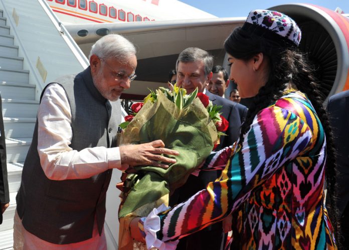 Prime Minister, Shri Narendra Modi being welcomed on his arrival at 'Tashkent -1' Airport, in Tashkent, Uzbekistan on July 06, 2015.