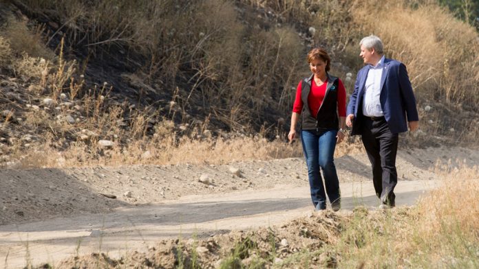 Prime Minister Stephen Harper surveys first-hand the damage caused by a series of severe wildfires with Christy Clark, Premier of British Columbia