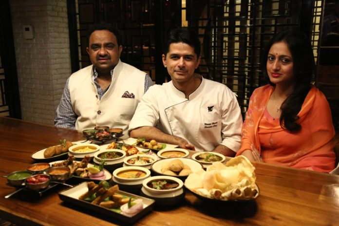 L-R Kunwar Shivraj Singh Limdi, Chef Naveen Handa, Executive Chef JW Marriott and Kunwarani Vijaya Singh Sirmaur at Royal Food Festival