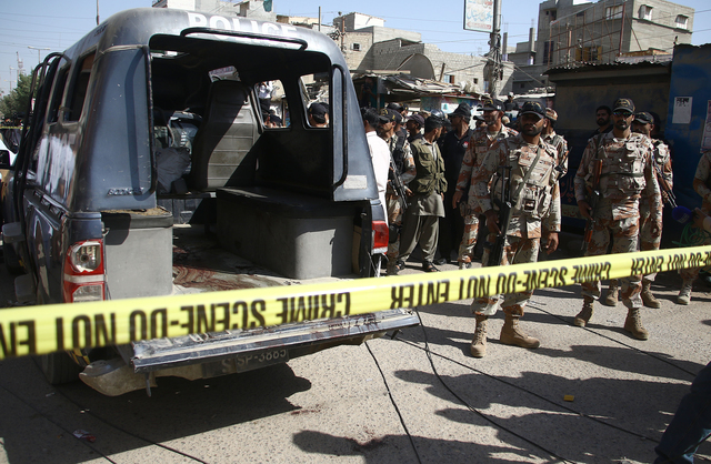 Policemen killed by unknown gunmen in Karachi