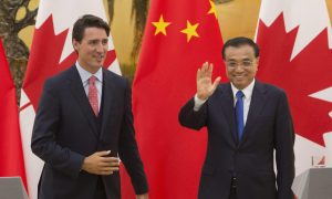 Chinese Premier, Li Keqiang, waves as he leaves a press conference with Canadian Prime Minister Justin Trudeau at the Great Hall of the People in Beijing, China, Wednesday, Aug. 31, 2016. (Adrian Wyld/The Canadian Press via AP) ORG XMIT: AJW101