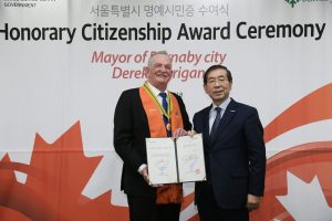 Park Won-soon, Mayor of Seoul, presents Burnaby Mayor Derek Corrigan with honorary citizenship at a ceremony held at Seoul City Hall.