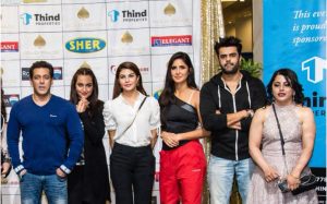 Jasleen Gulati (right) poses with the DaBangg stars. Photo: Midda Photography.